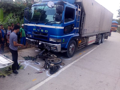 Lakalantas Sepeda Motor Vs Truk di Kemuning, Pengendara Motor Luka-luka dan Patah Tulang  